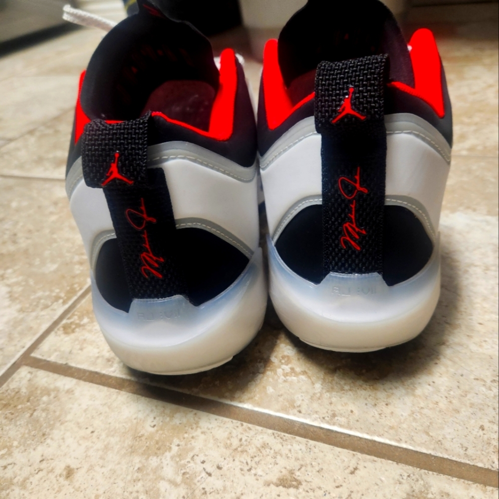 Nike Air Jordan 11 wht/rd